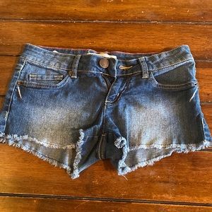 Frayed Hem Short Shorts